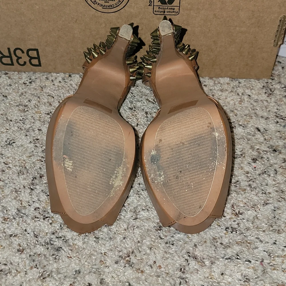 Shoes - Picture 4 of 4